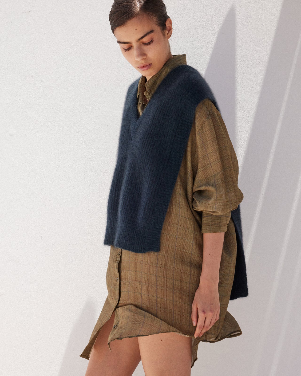 Top poncho en maille bleue marine raccoon & laine, côtes anglaises : Chemises & tops Mes Demoiselles - Image 3