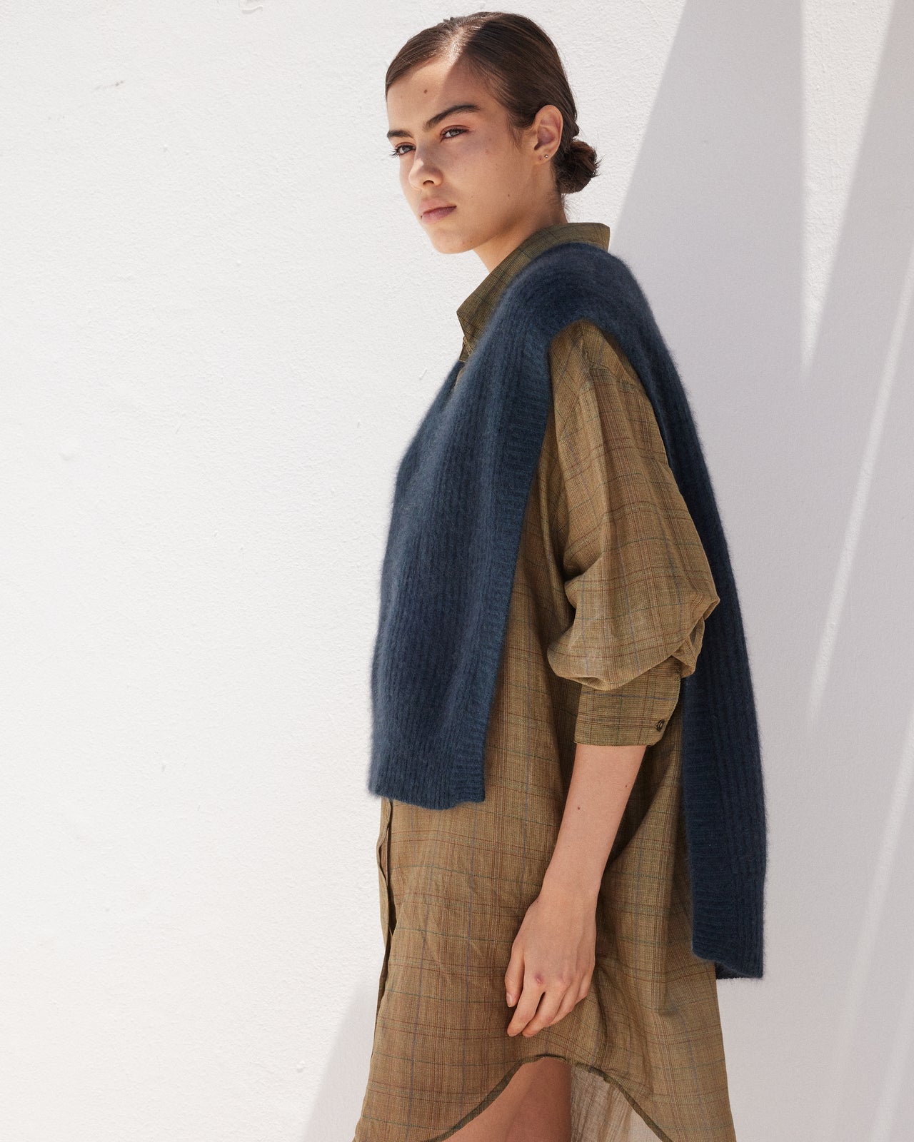 Top Wocca Bleu Marine : Top poncho en maille bleue marine raccoon & laine, côtes anglaises Mes Demoiselles - Image 4