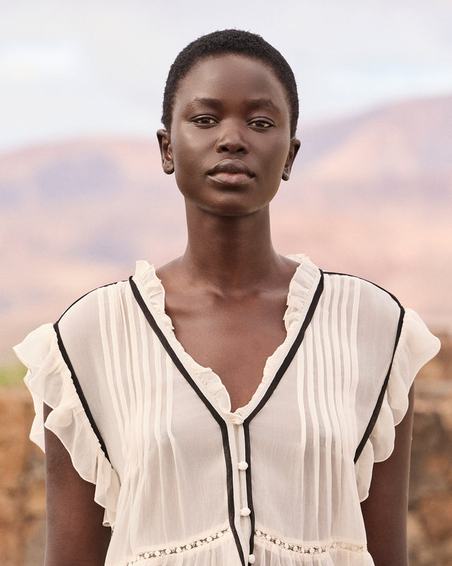 Top Bolly - Écru : Top volanté en georgette de viscose – Écru et détail noir Mes Demoiselles - Image 3