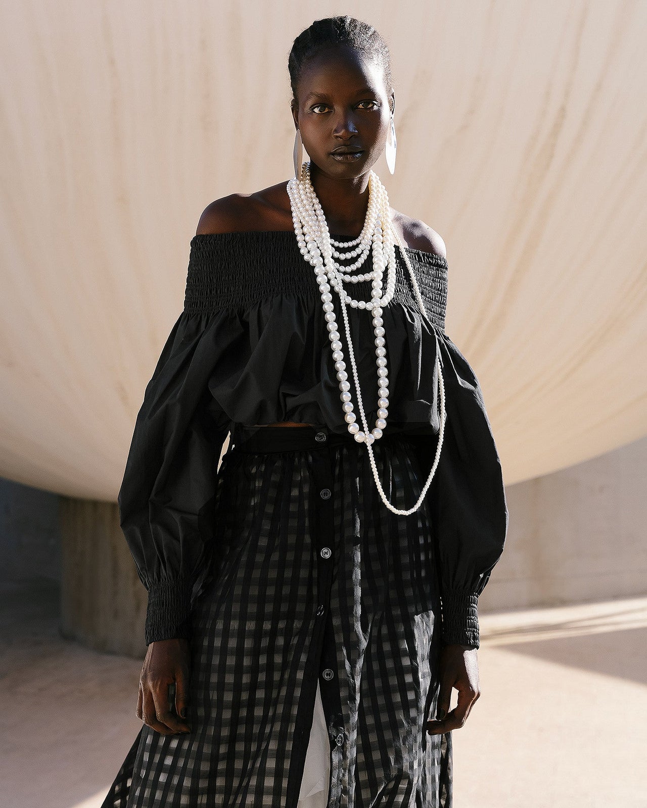 Top en popeline de coton noire encolure smockée : Chemises & tops Mes Demoiselles - Image 3