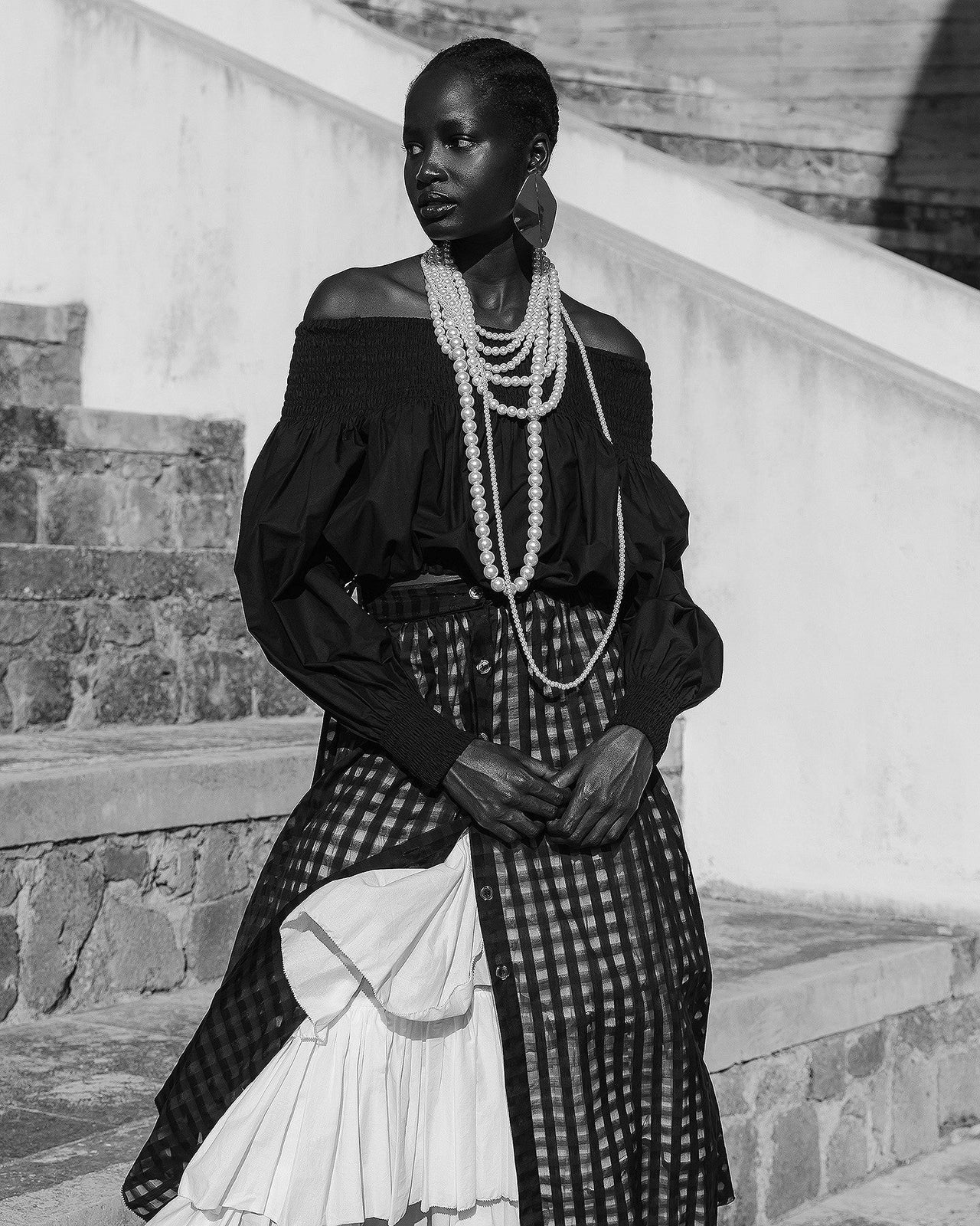 Top en popeline de coton noire encolure smockée : Chemises & tops Mes Demoiselles - Image 1