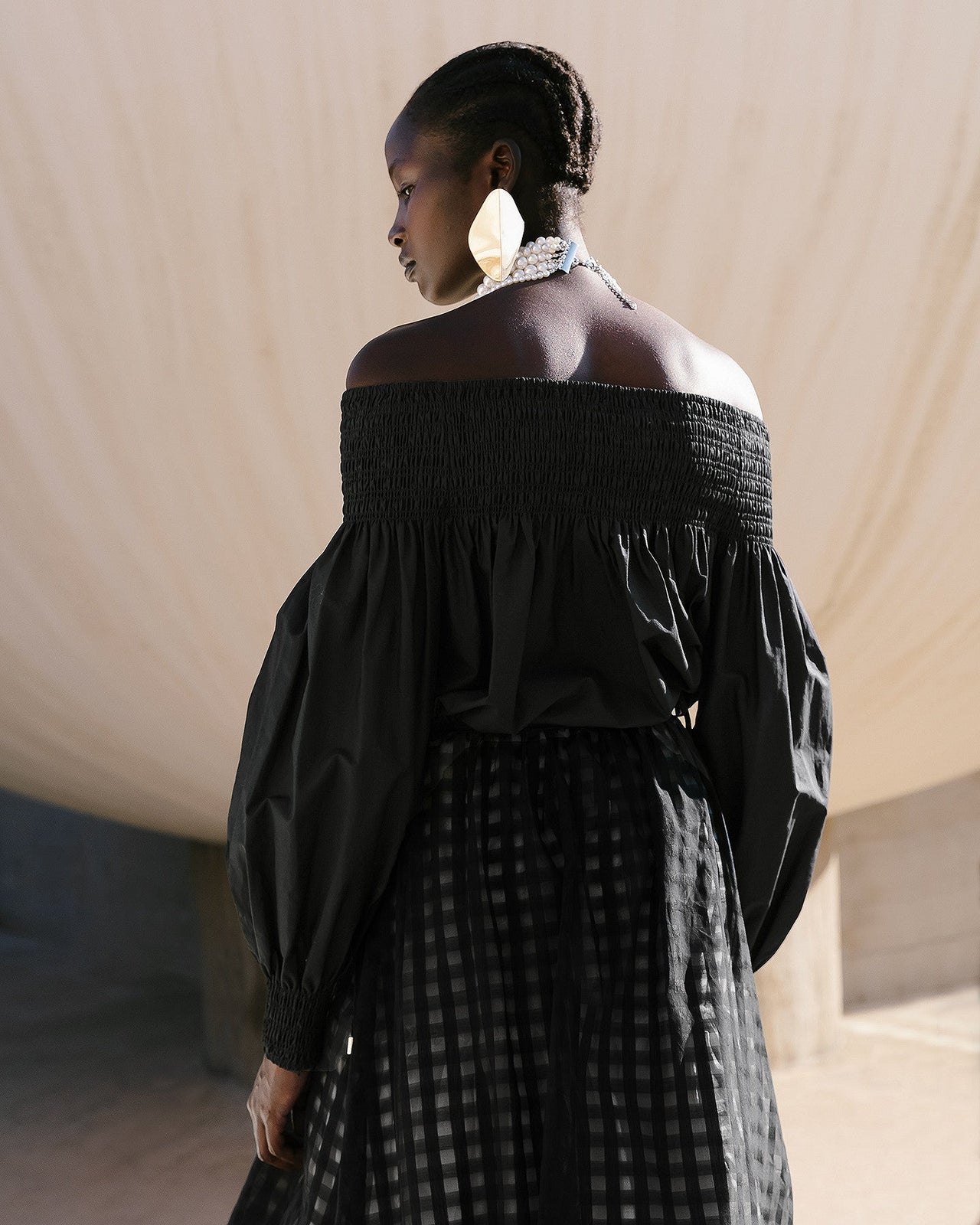 Blouse Pyrite - Noir : Top en popeline de coton noire encolure smockée Mes Demoiselles - Image 5