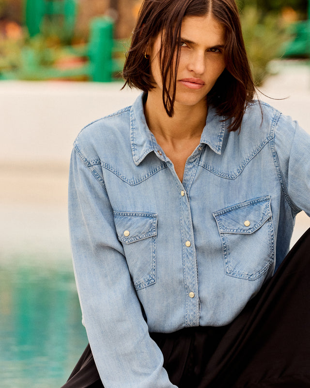 Chemise Sullery - Bleu : Chemise en coton denim – Détail pins colorés Mes Demoiselles - Image 3