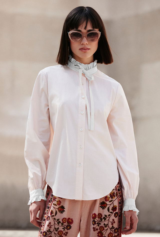 Chemise droite rose pâle, col et manches volantés, polyvalente - Chemises & tops Mes Demoiselles - Image 2