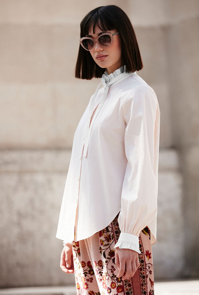 Chemise droite rose pâle, col et manches volantés, polyvalente - Chemises & tops Mes Demoiselles - Image 3