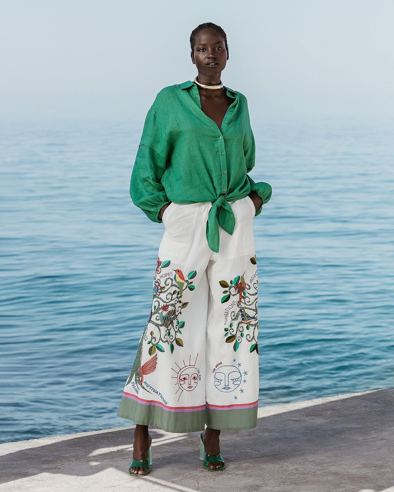 Chemise en lin couleur verte à nouer : Chemises & tops Mes Demoiselles - Image 1