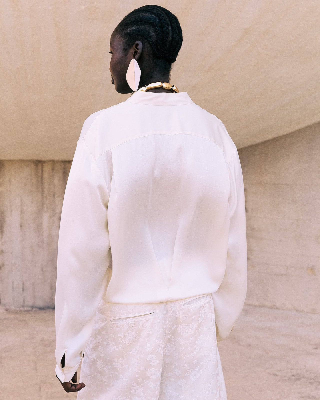 Chemise Silveness - Ivoire : Chemise en satin de soie ivoire aux lignes épurées Mes Demoiselles - Image 6