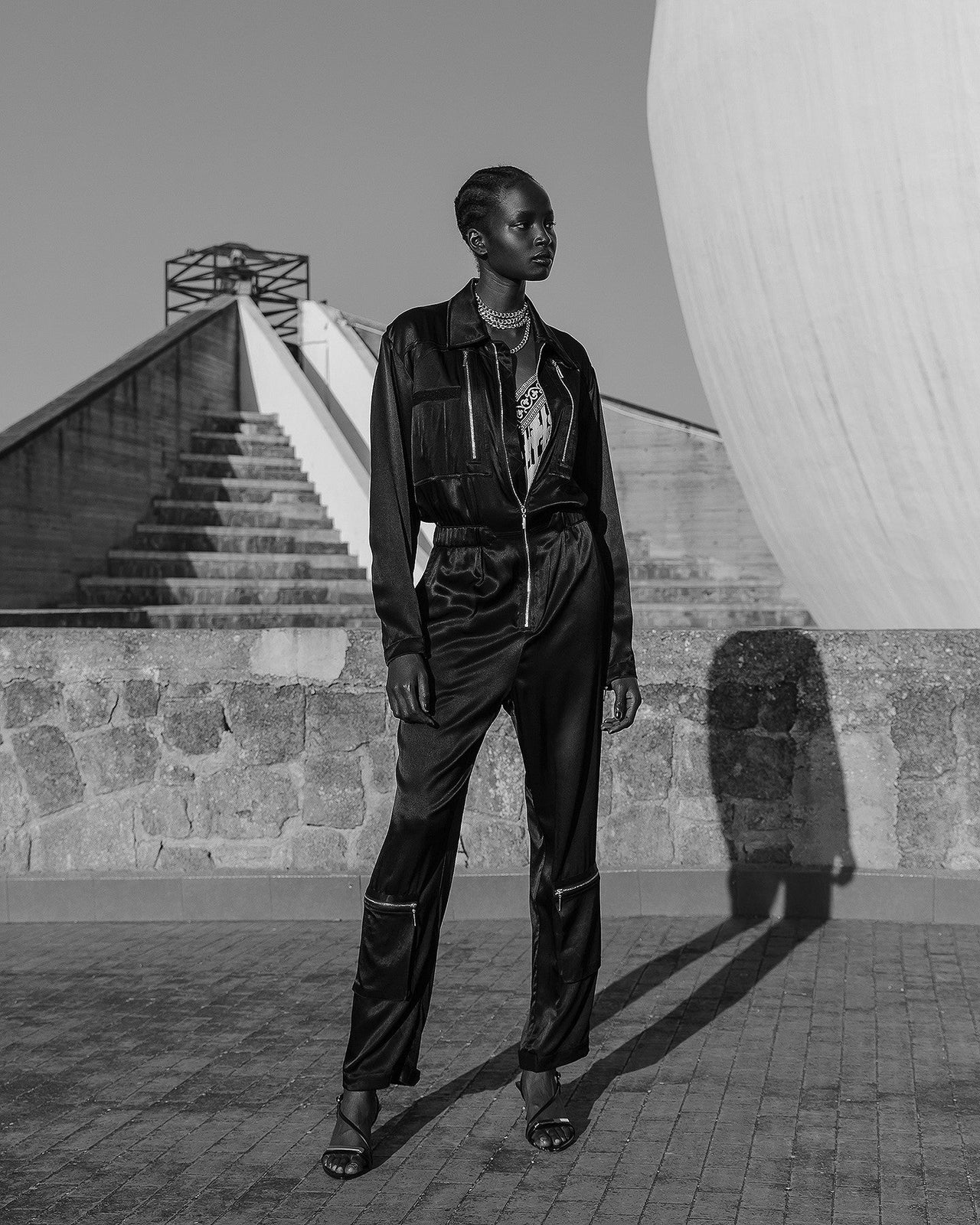 Combinaison Silim - Noir : Longue combinaison pantalon noire en satin viscose Mes Demoiselles - Image 4