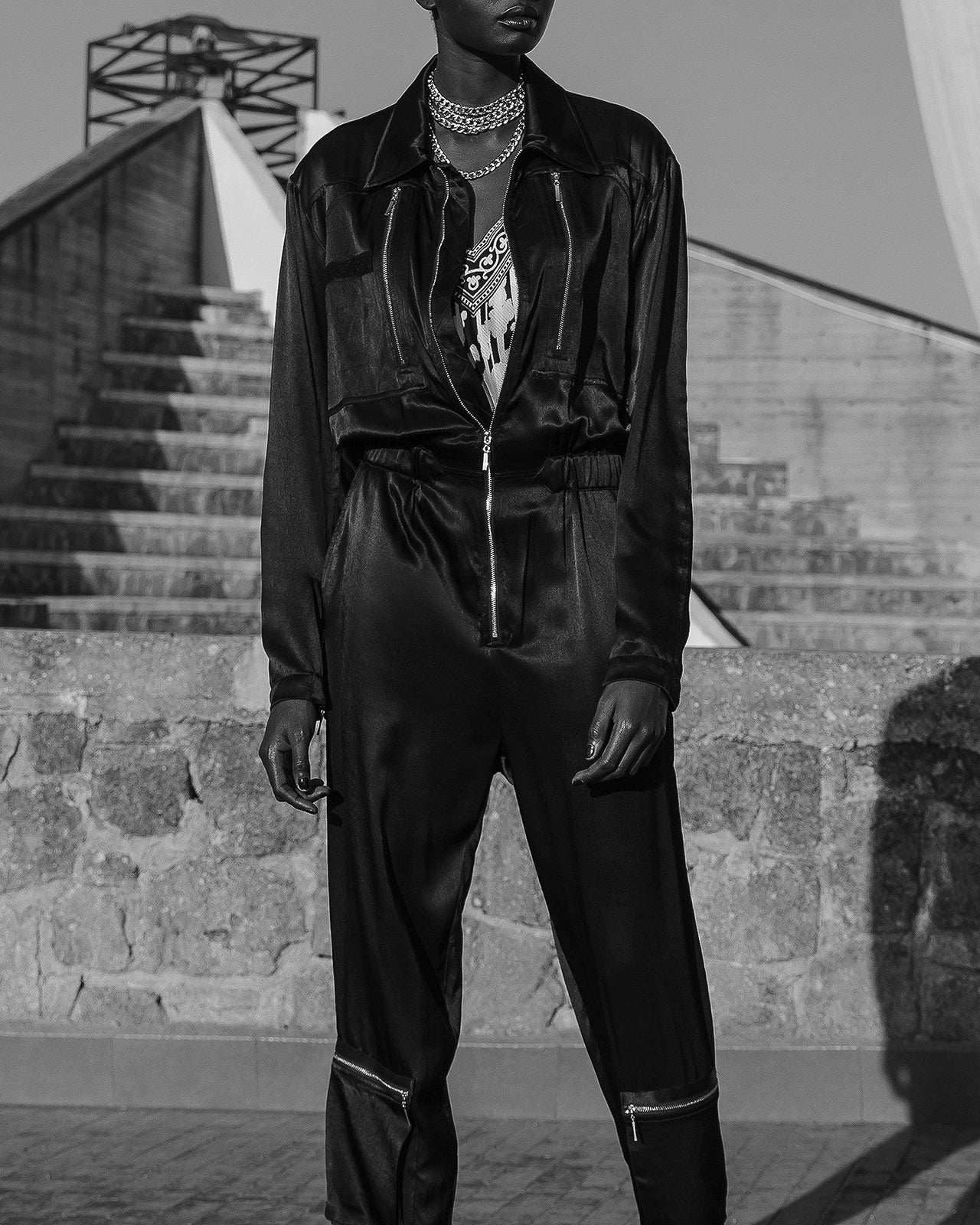 Combinaison Silim - Noir : Longue combinaison pantalon noire en satin viscose Mes Demoiselles - Image 5