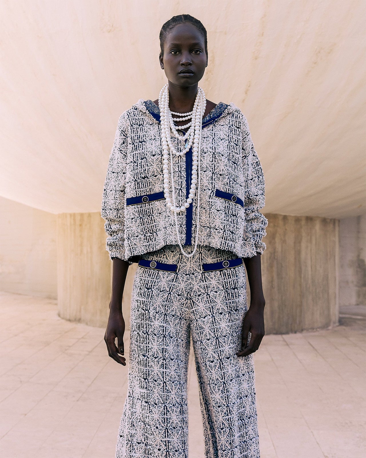 Cardigan Cana - Bleu Electrique : Cardigan court en tweed navy et ecru Mes Demoiselles - Image 9