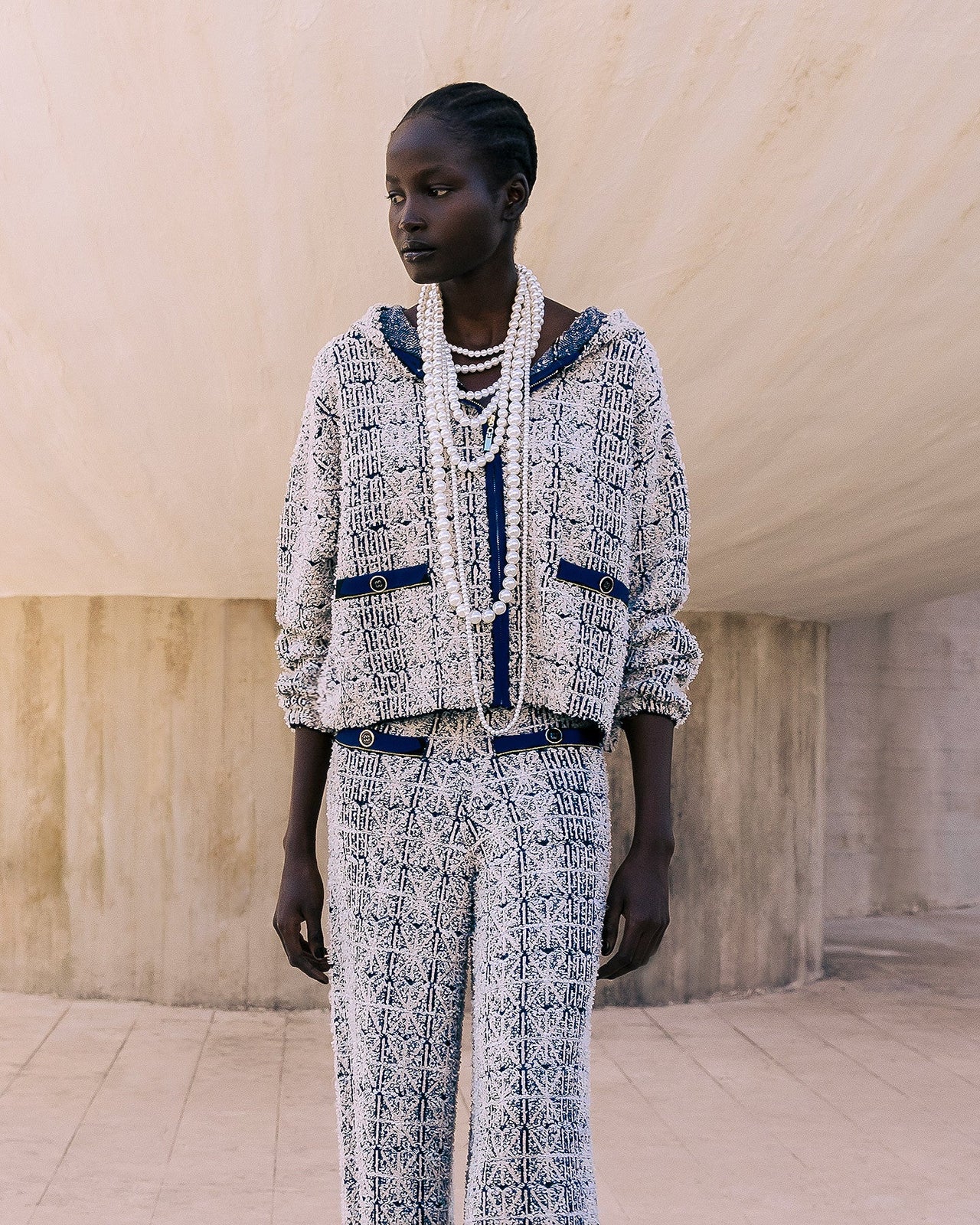 Cardigan Cana - Bleu Electrique : Cardigan court en tweed navy et ecru Mes Demoiselles - Image 7