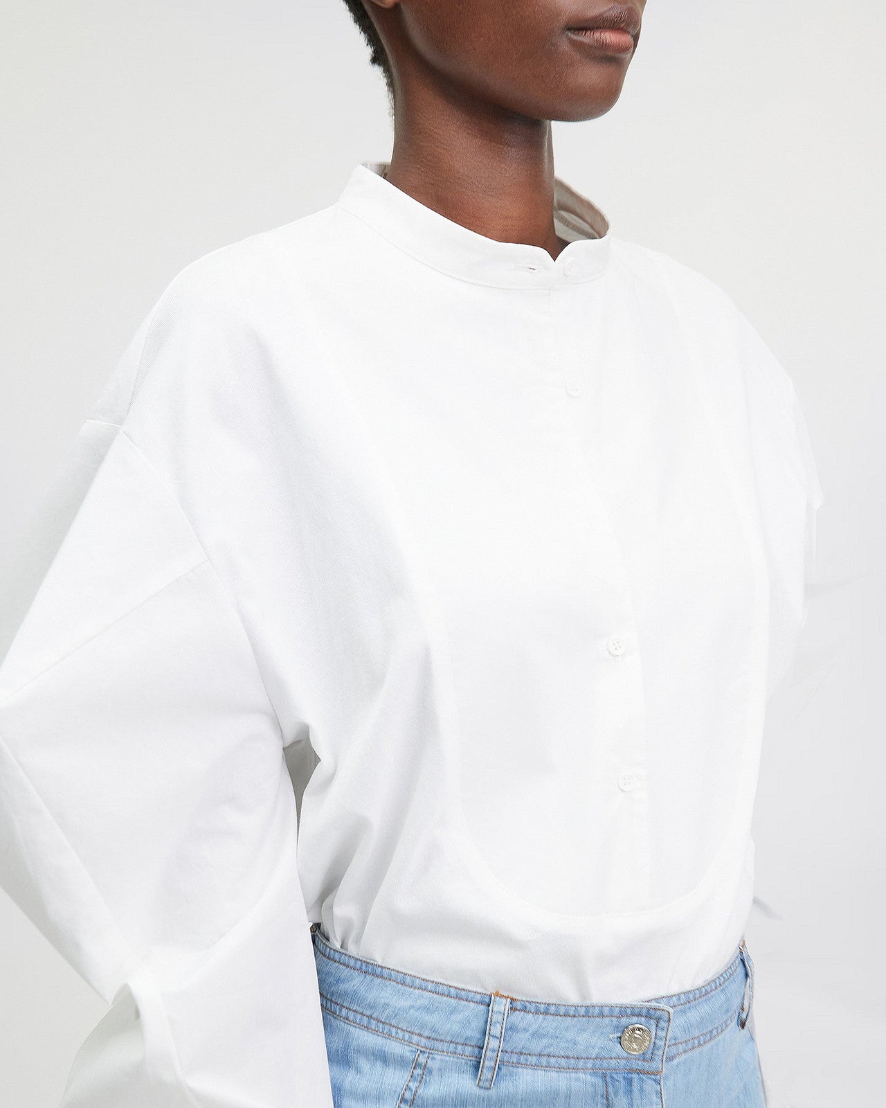 Blouse Aria - Blanc : Chemise blanche bi-matière aux manches volumineuses Mes Demoiselles - Image 8