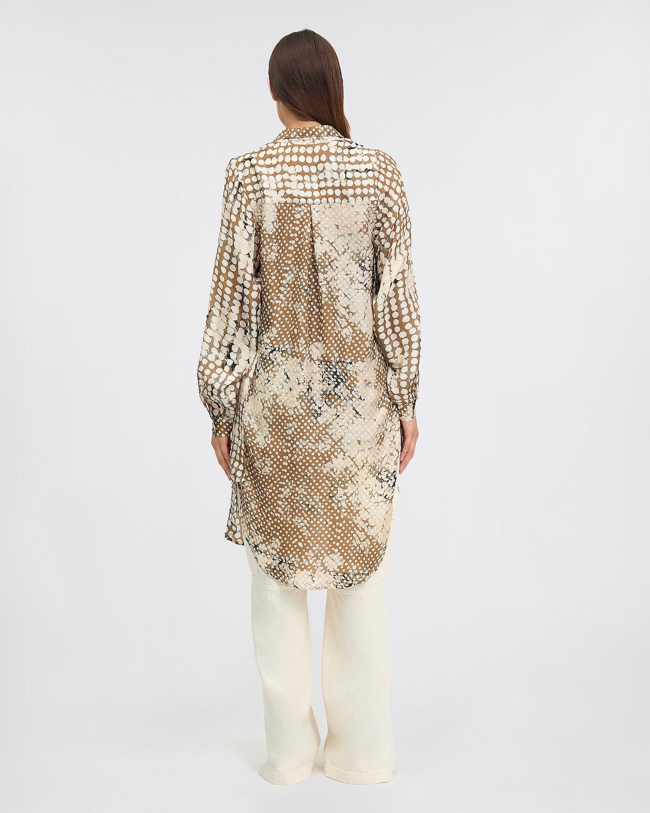 Chemise Dinya - Beige : Longue chemise en soie à pois beige fendue côté Mes Demoiselles - Image 4