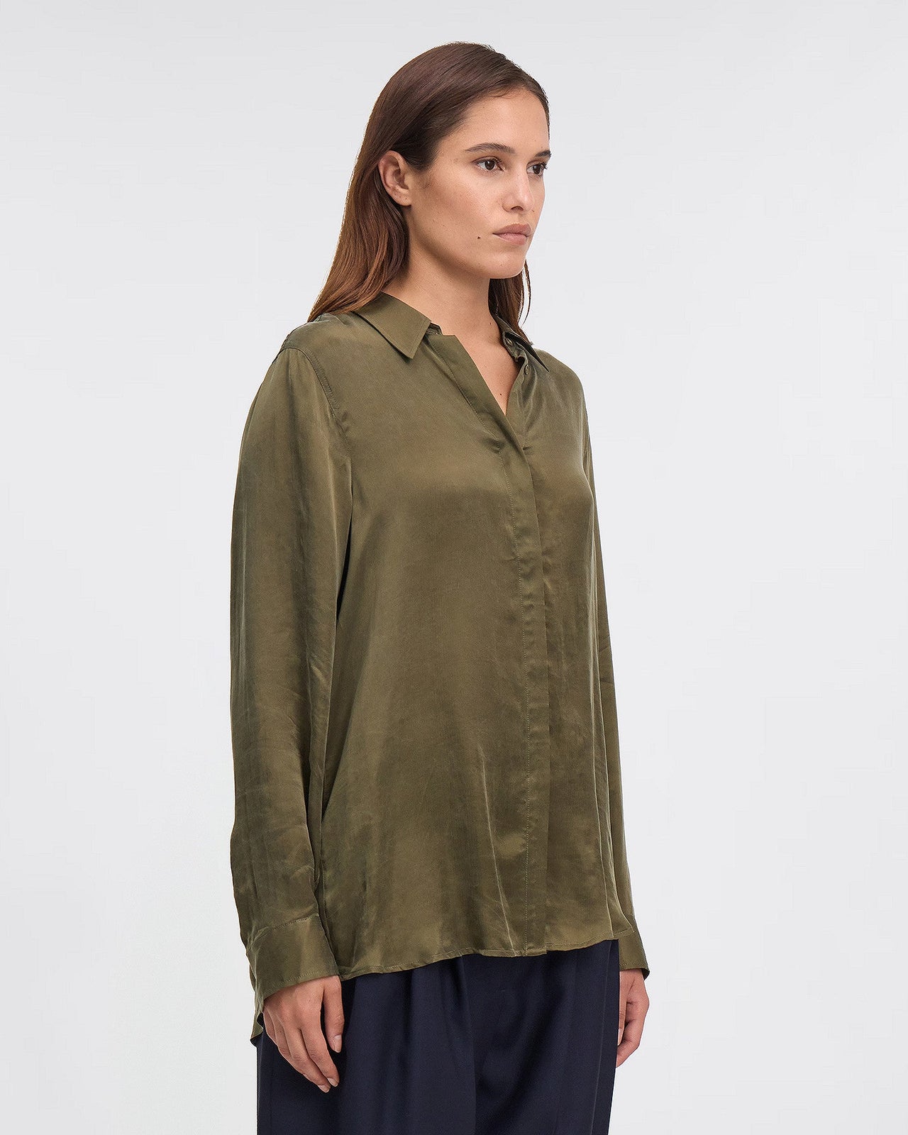 Chemise turquoise en cupro avec décoleté au dos : Chemises & tops Mes Demoiselles - Image 3