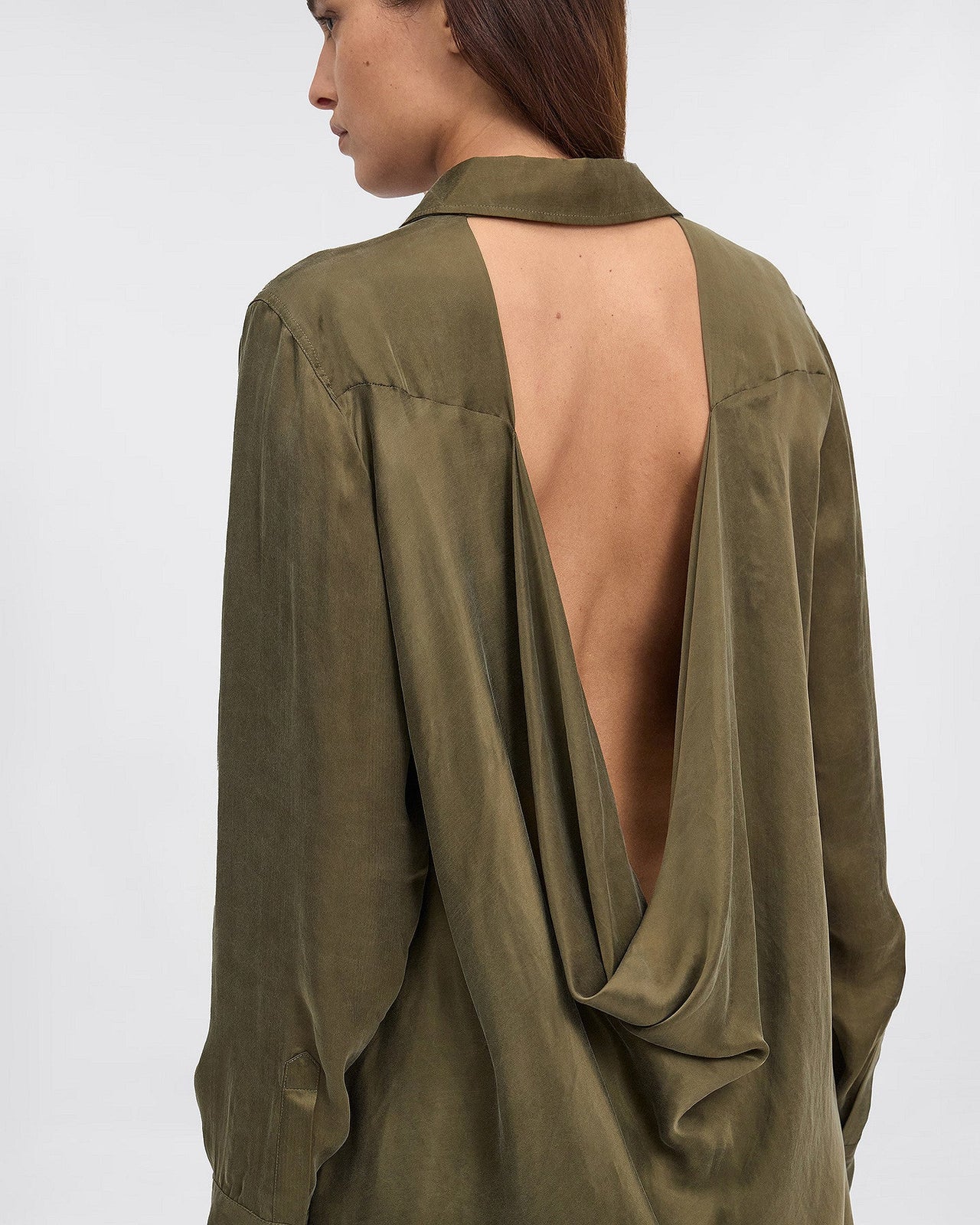 Chemise Marius - Kaki : Chemise turquoise en cupro avec décoleté au dos Mes Demoiselles - Image 5