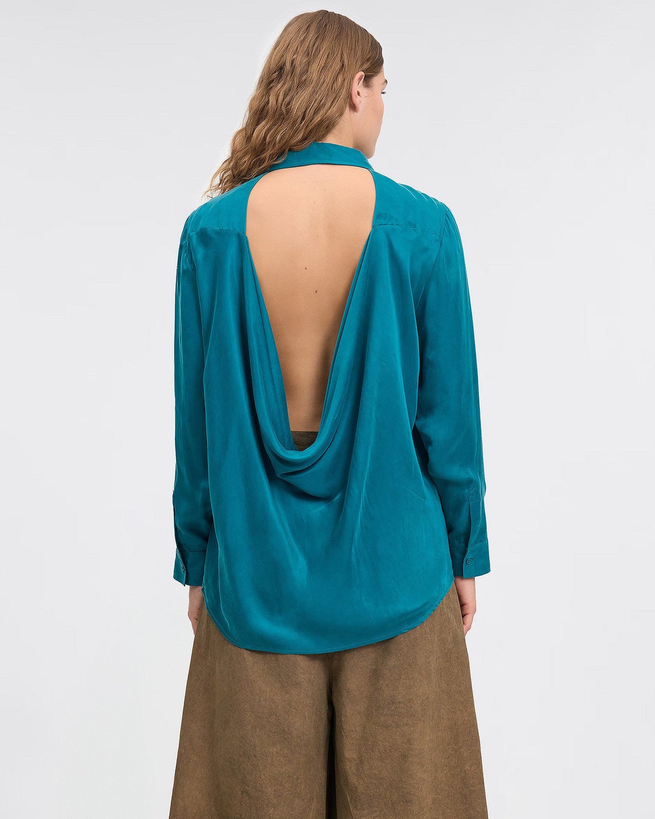 Chemise Marius - Turquoise : Chemise turquoise en cupro avec décoleté au dos Mes Demoiselles - Image 4