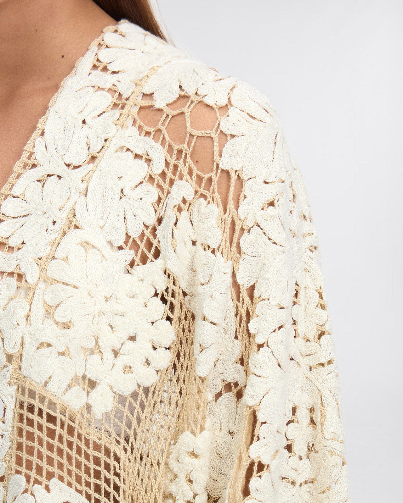 Gilet Drenna - Ivoire : Veste kimono courte au crochet couleur noire Mes Demoiselles - Image 4