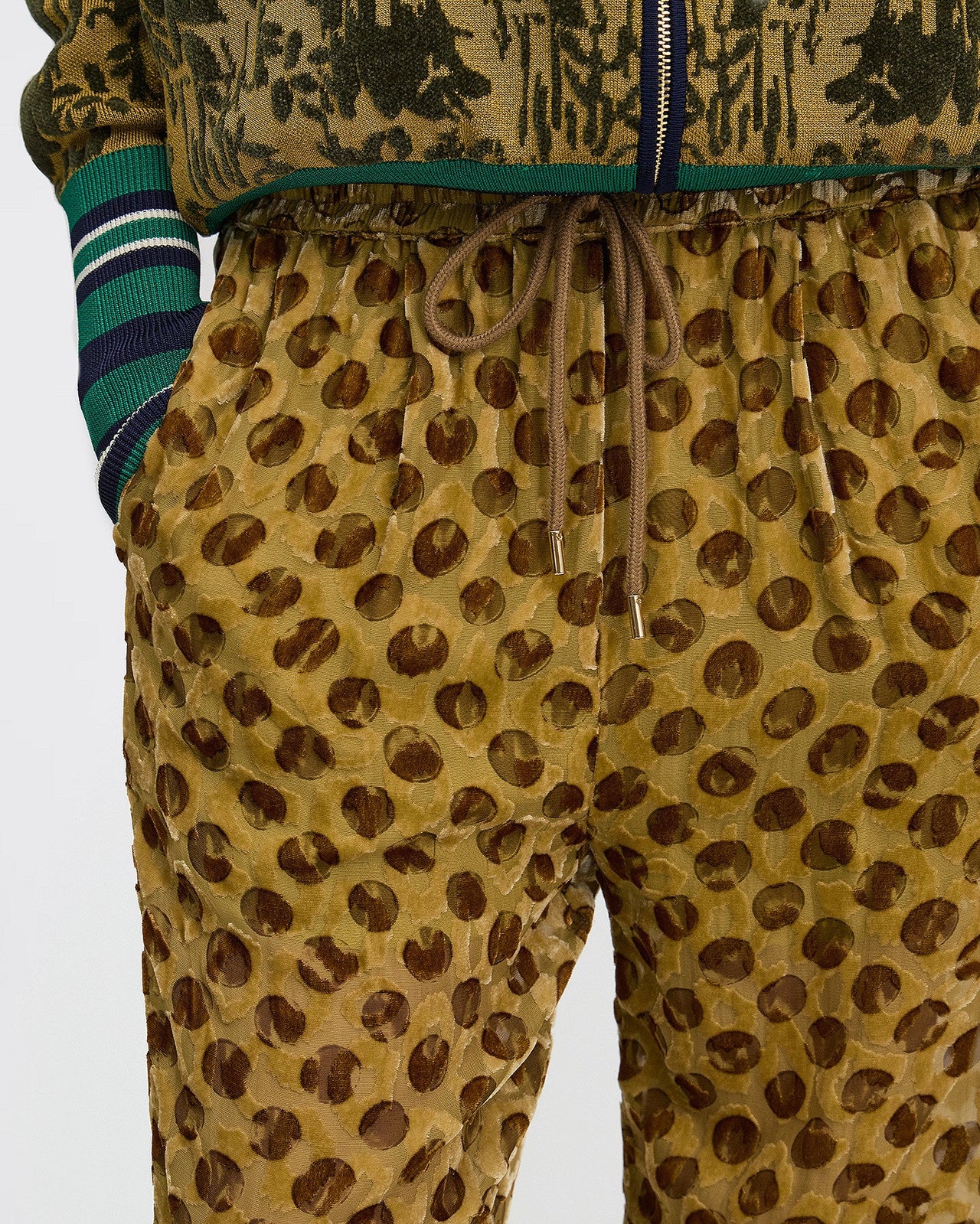 Pantalon Kusa - Kaki : Pantalon en velours de soie dévoré kaki ocre Mes Demoiselles - Image 5