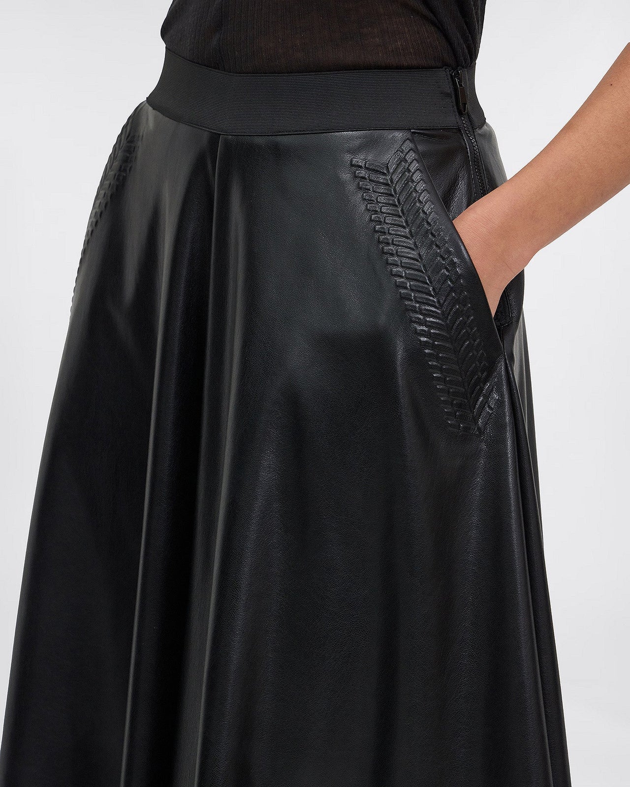 Pantalon Lim - Noir : Jupe-culotte en simili-cuir noir Mes Demoiselles - Image 5