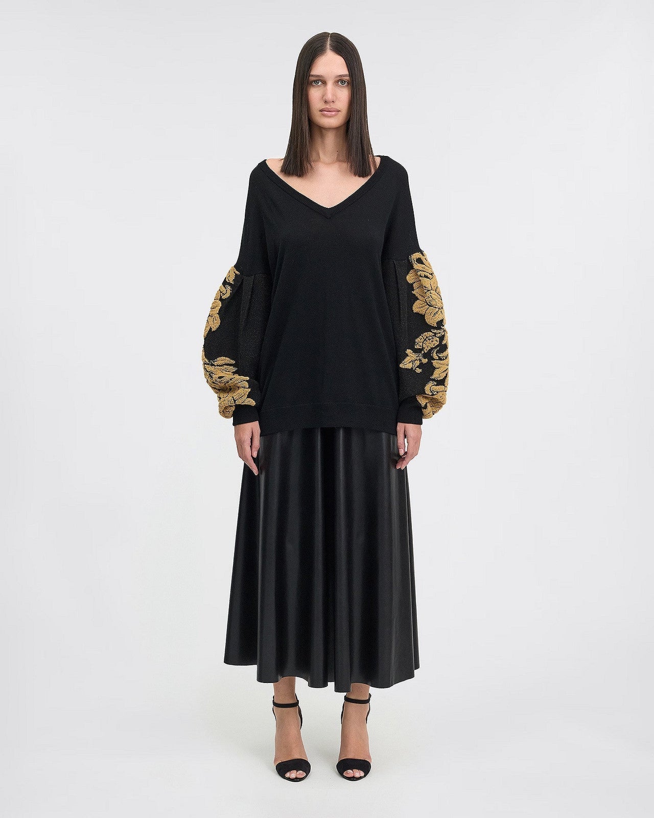 Pull noir avec broderies dorées sur les manches : Pulls & gilets Mes Demoiselles - Image 1