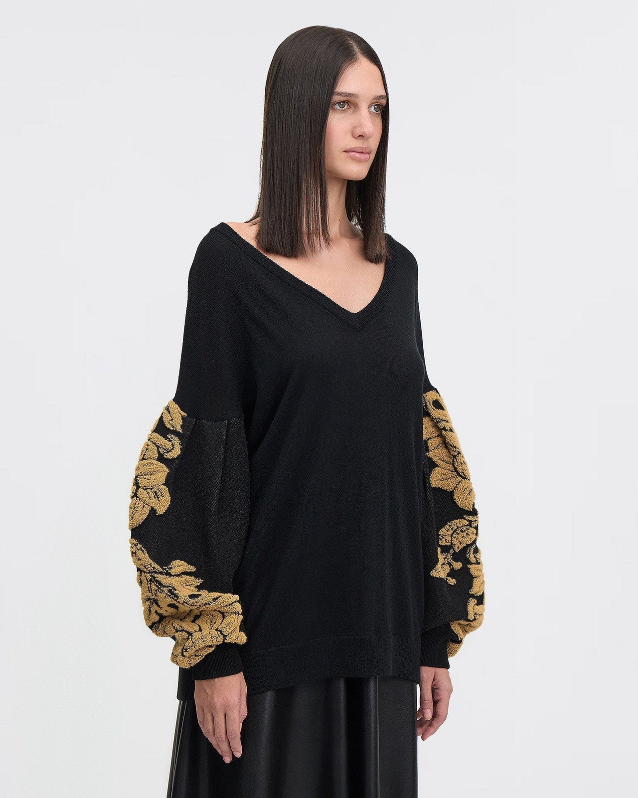 Pull noir avec broderies dorées sur les manches : Pulls & gilets Mes Demoiselles - Image 3