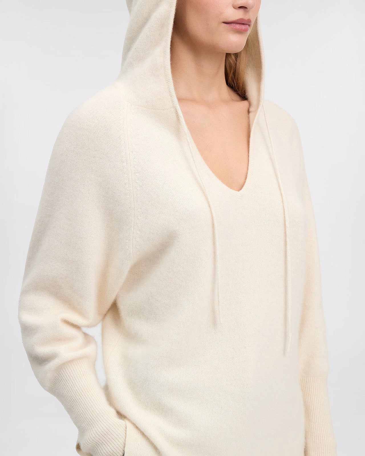 Pull Dolph - Ivoire : Pull à capuche en maille de raccoon marron Mes Demoiselles - Image 4