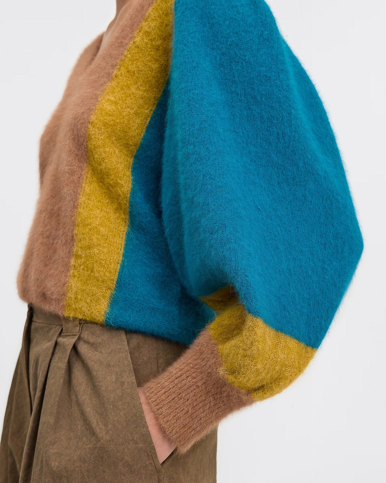 Pull Forden - Camel : Petit pull court greige avec détails de couleurs Mes Demoiselles - Image 5