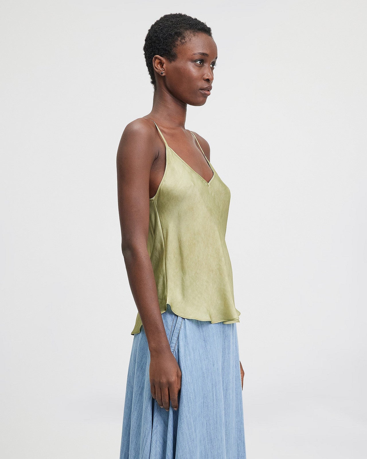 Top à bretelles en soie olive : Chemises & tops Mes Demoiselles - Image 3