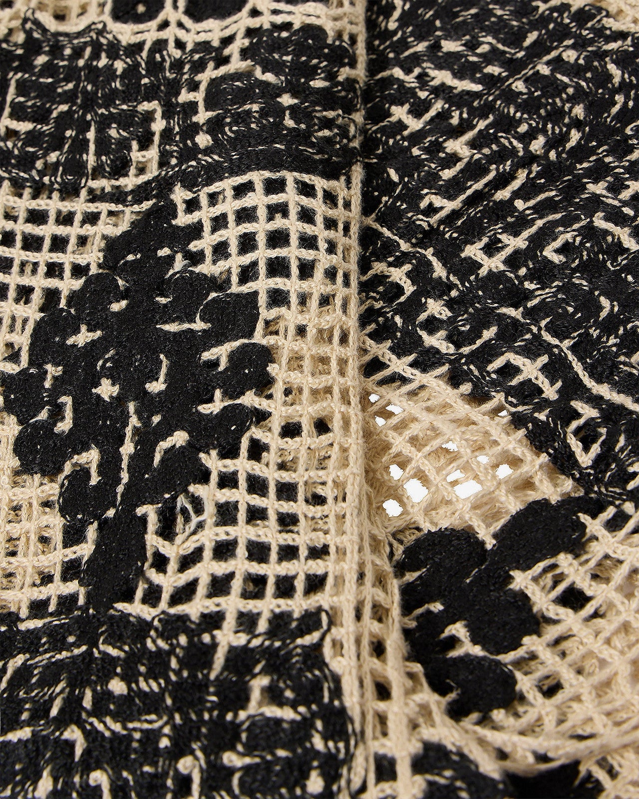 Foulard au crochet effet broderie couleur noire : Accessoires Mes Demoiselles - Image 3