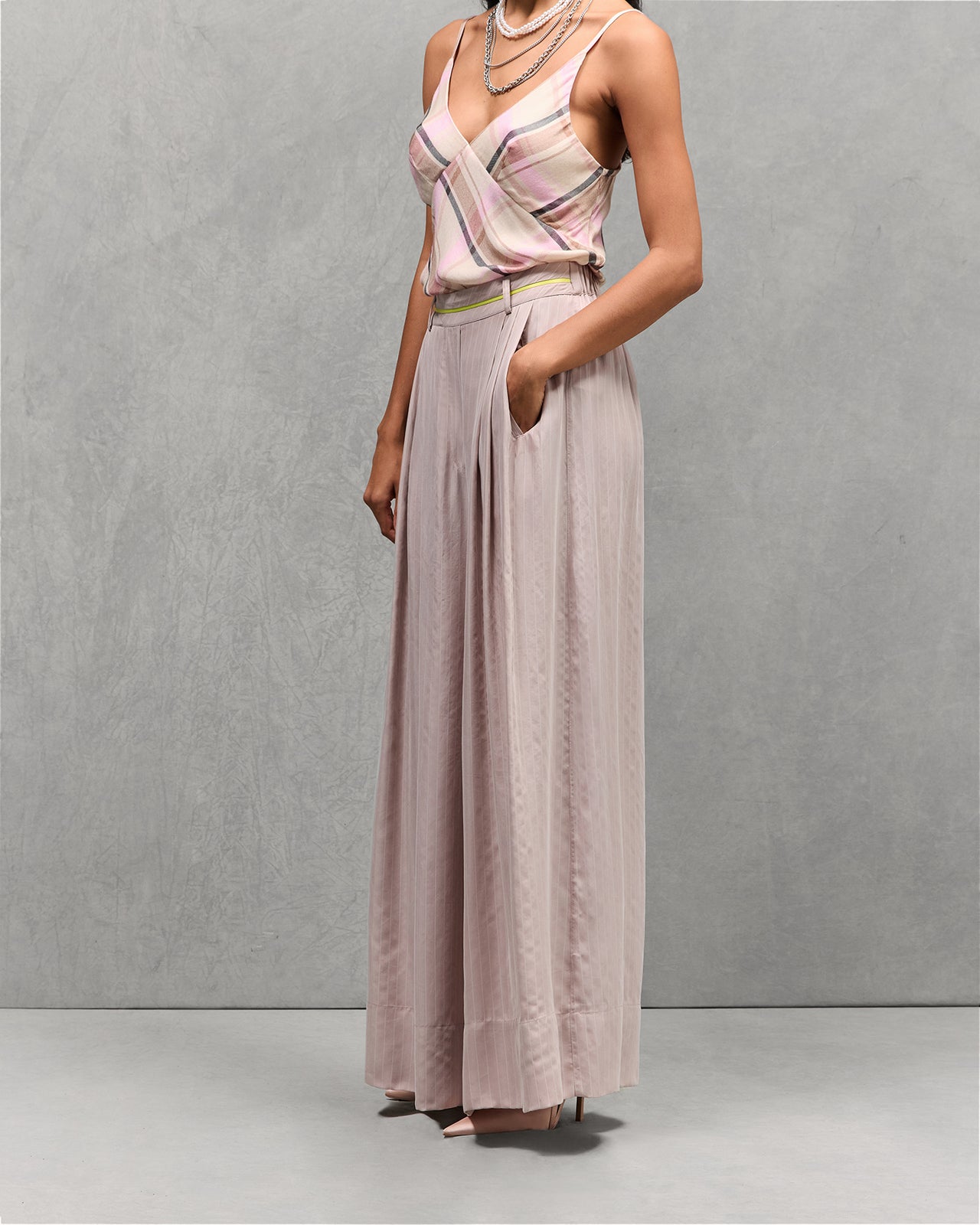 Pantalon Moda - Nude : Pantalon chic à rayures borsalino nude Mes Demoiselles - Image 4