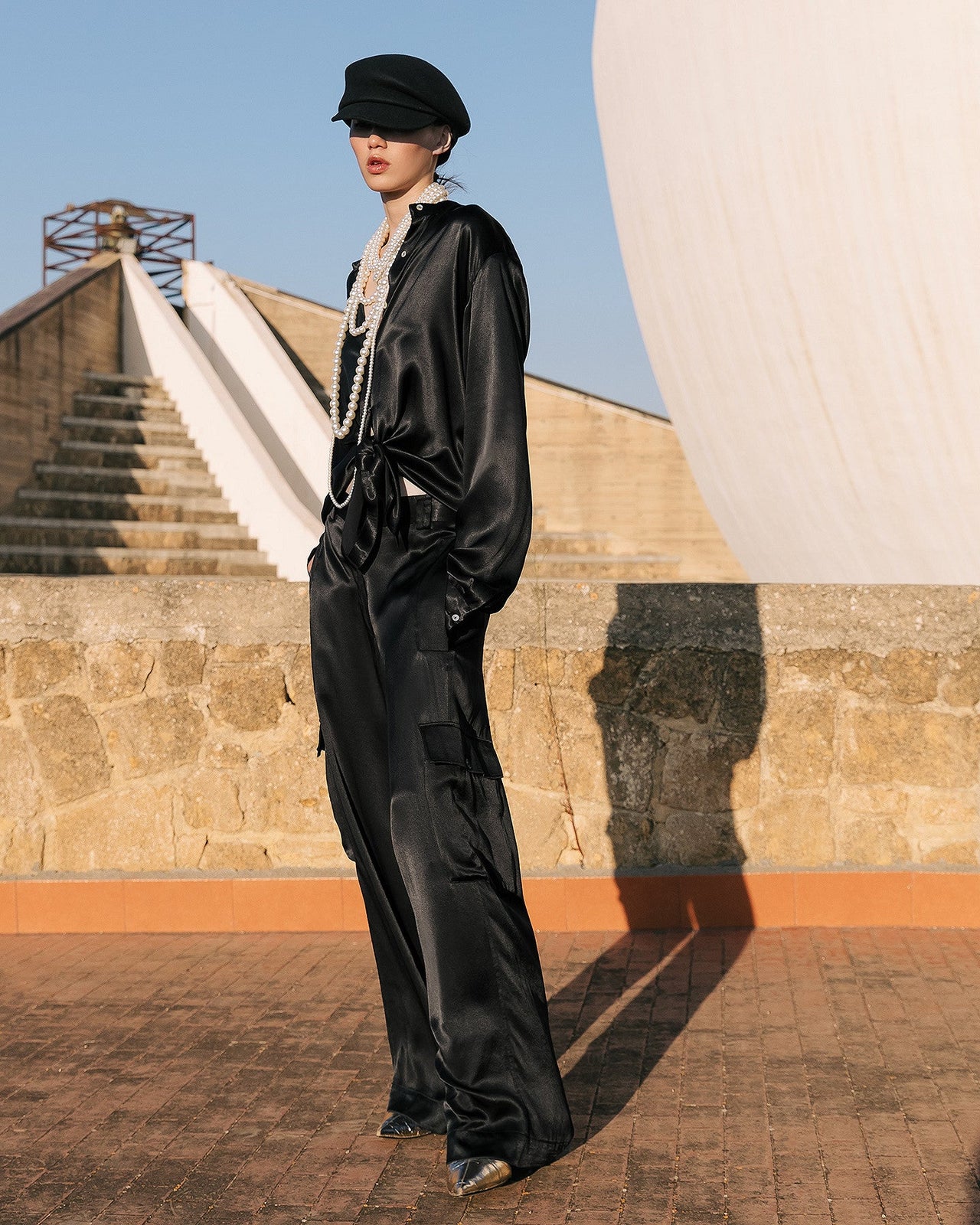 Pantalon noir long et ample avec poches côtés : Pantalons & combinaisons Mes Demoiselles - Image 1