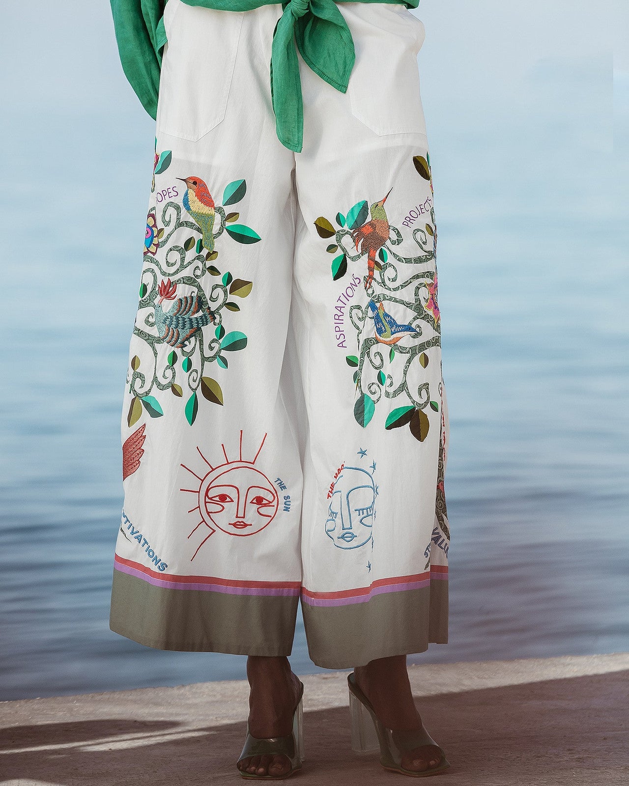 Pantalon large et long en popeline brodée : Pantalons & combinaisons Mes Demoiselles - Image 3