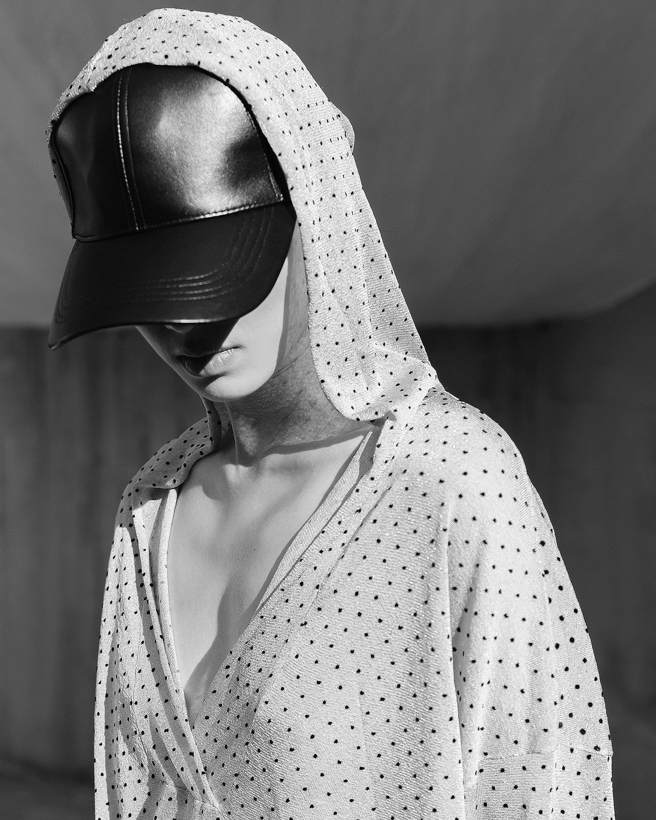 Pull Plutarco - Nude : Sweatshirt à capuche scintillant en plumetis floqué Mes Demoiselles - Image 4