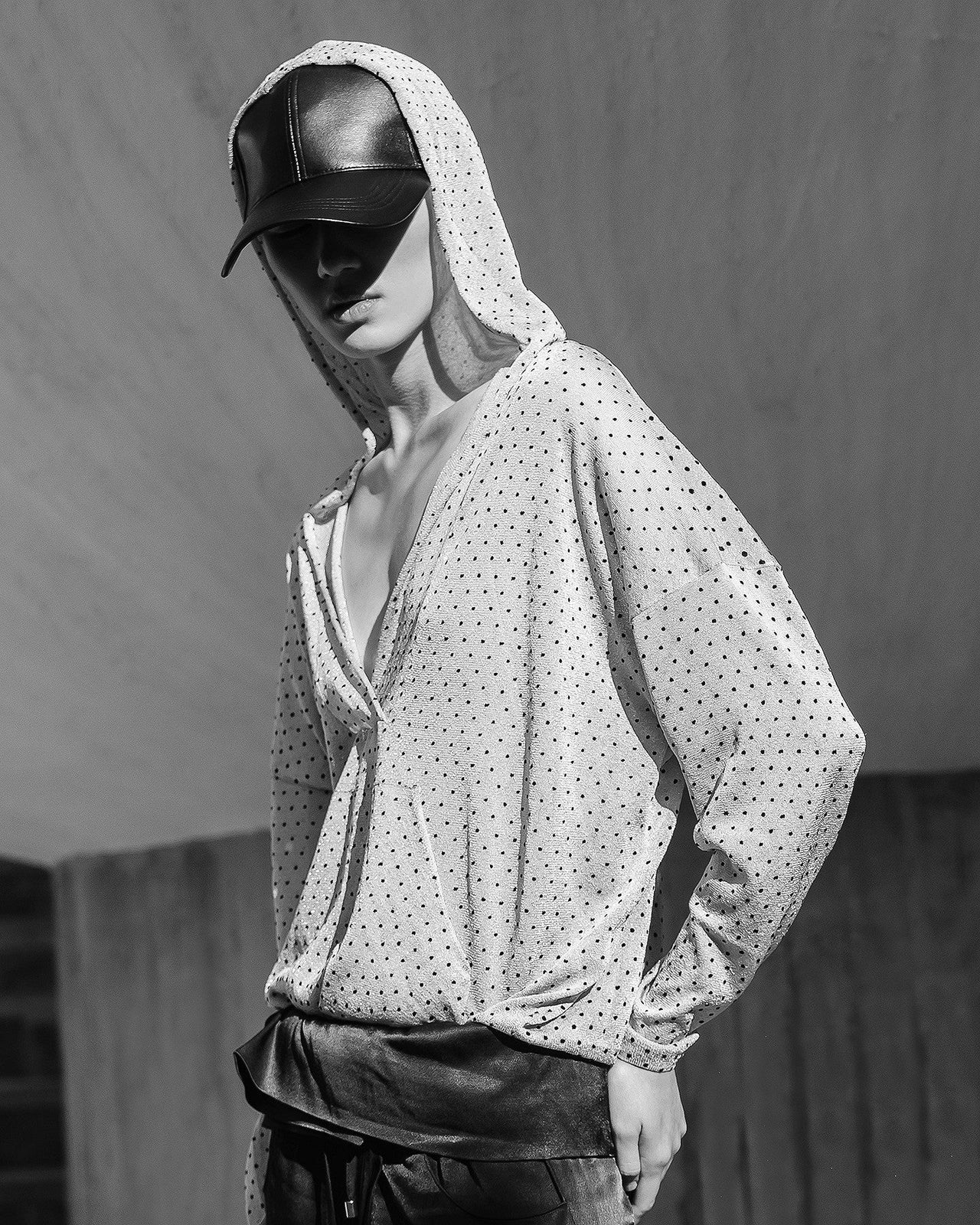 Pull Plutarco - Nude : Sweatshirt à capuche scintillant en plumetis floqué Mes Demoiselles - Image 6