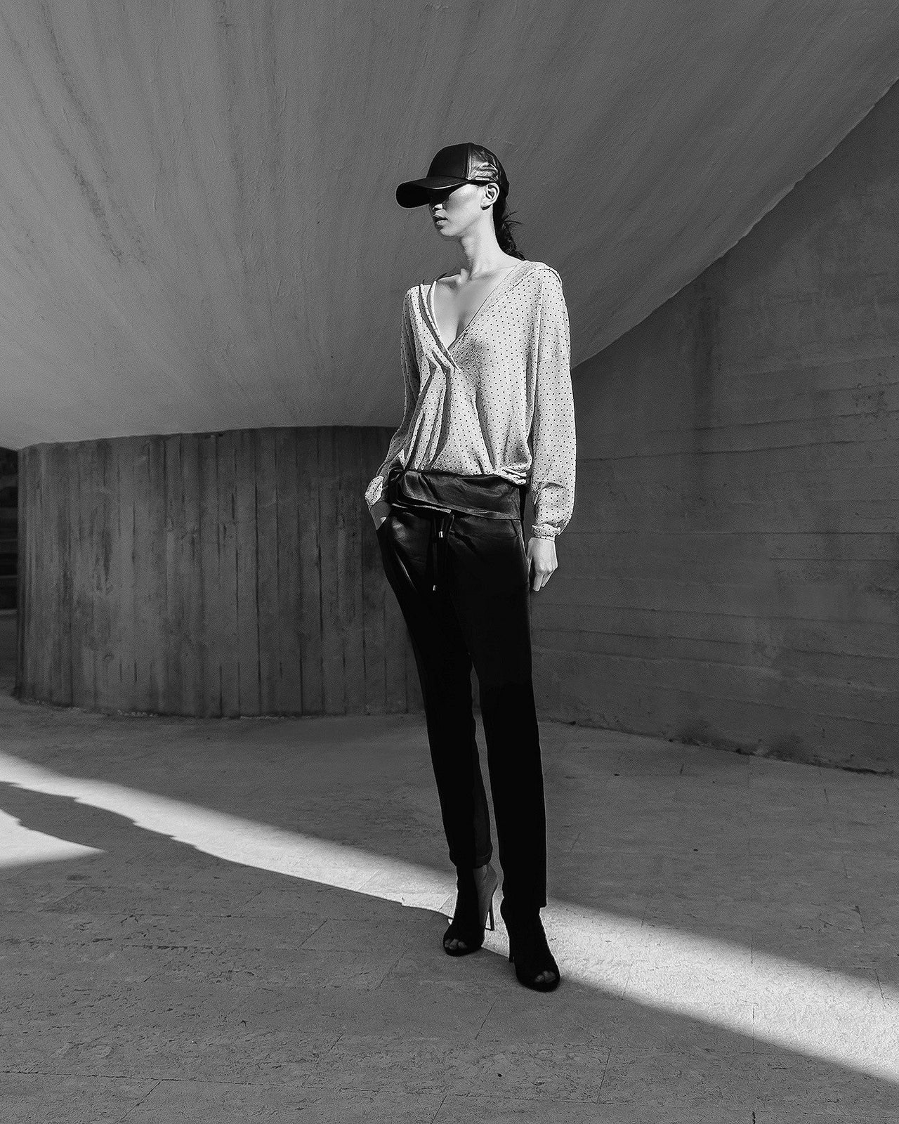 Sweatshirt à capuche scintillant en plumetis floqué : Pulls & gilets Mes Demoiselles - Image 1