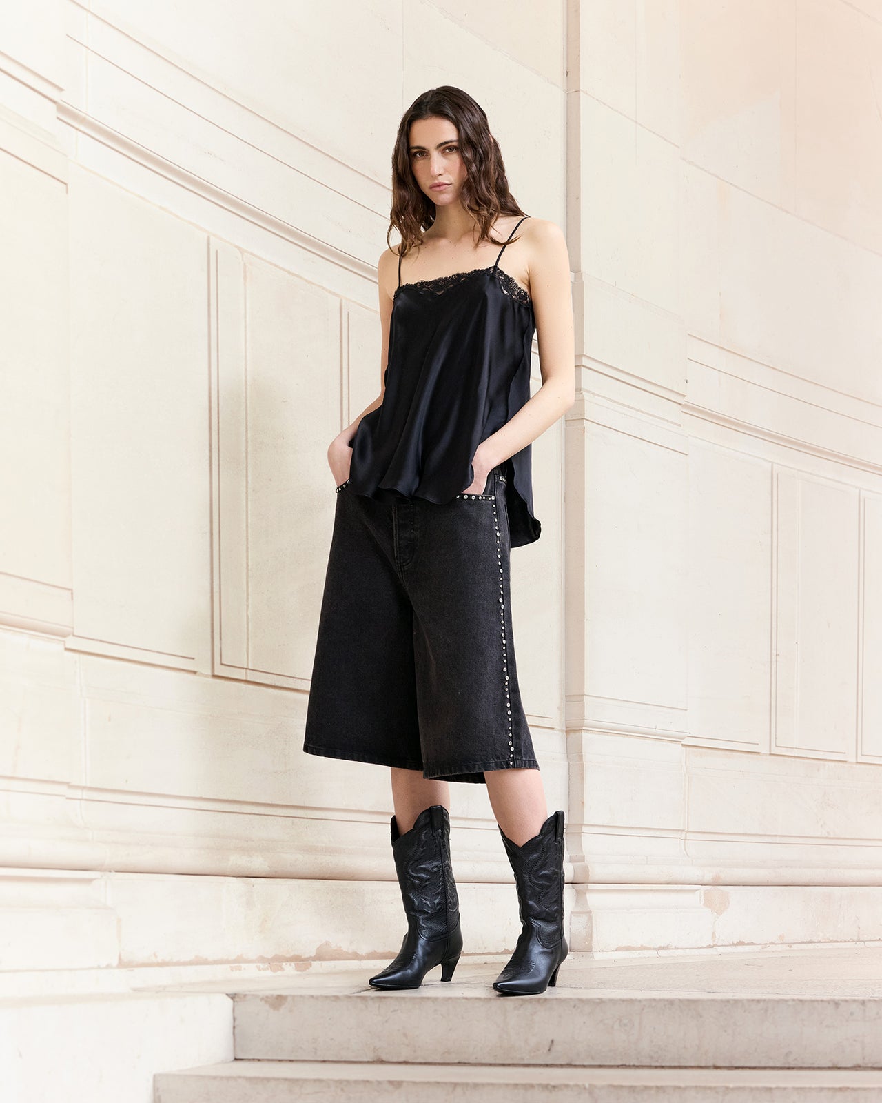 Top Mucha - Black - Image 1