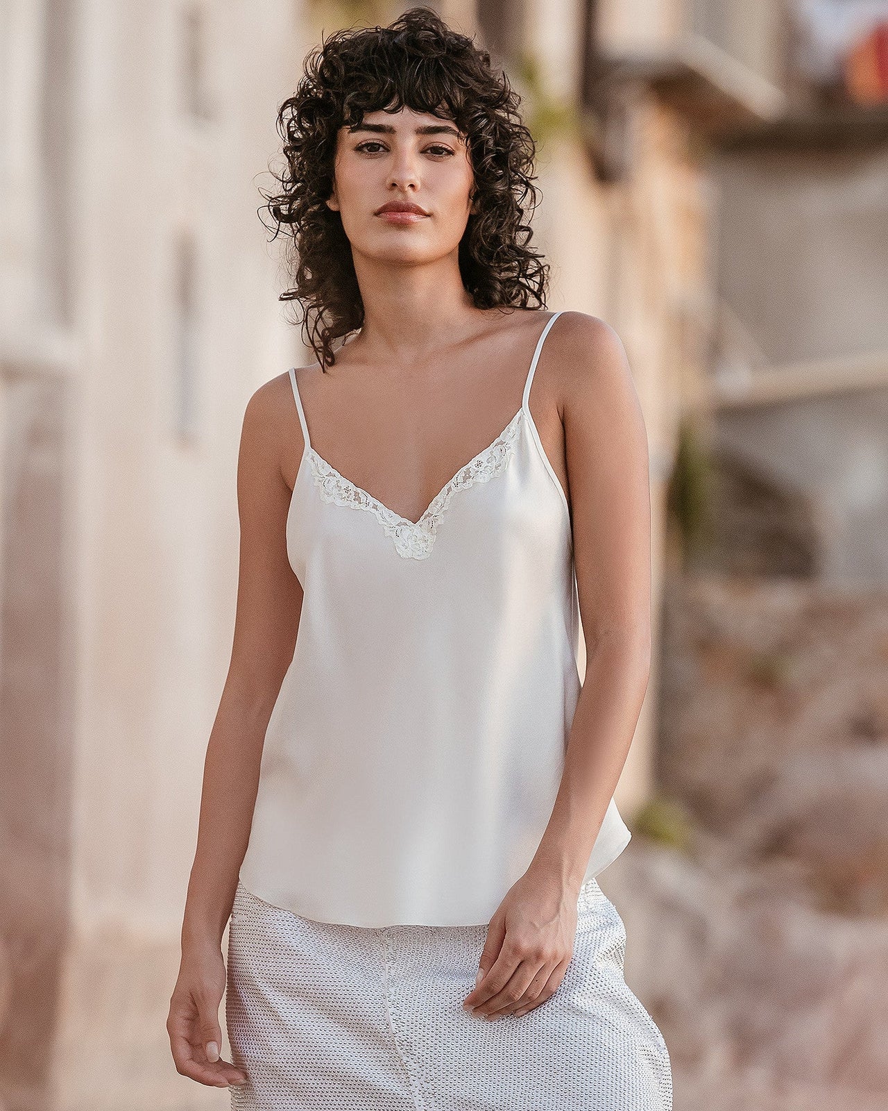 Top en soie avec une induction dorée : Chemises & tops Mes Demoiselles - Image 3