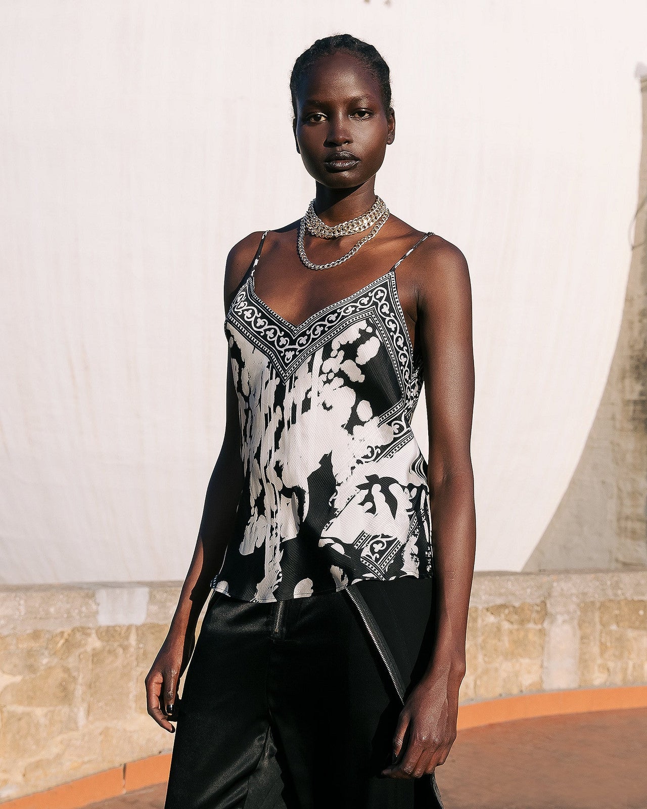 Top à fines bretelles impression façon bandanas : Chemises & tops Mes Demoiselles - Image 1