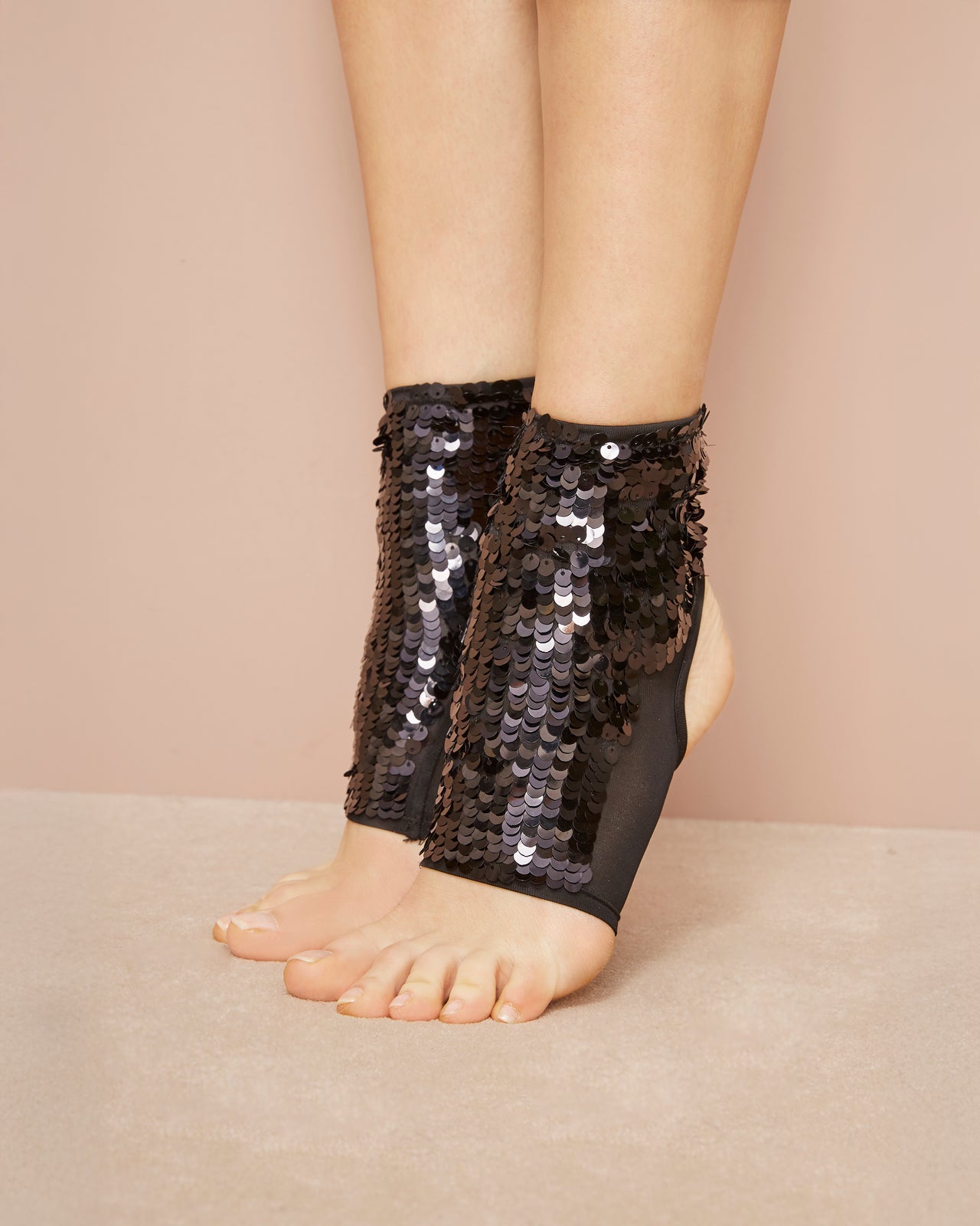 Ritchie Mittens - Black - Image 1