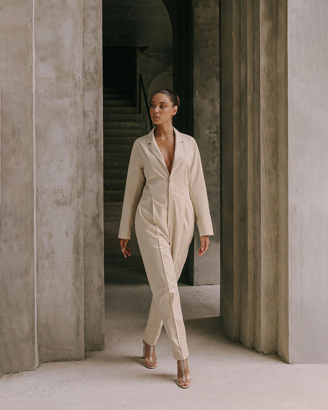 Combinaison ivoire chic et moderne, coupe ajustée, col à revers - Pantalons & combinaisons Mes Demoiselles - Image 3