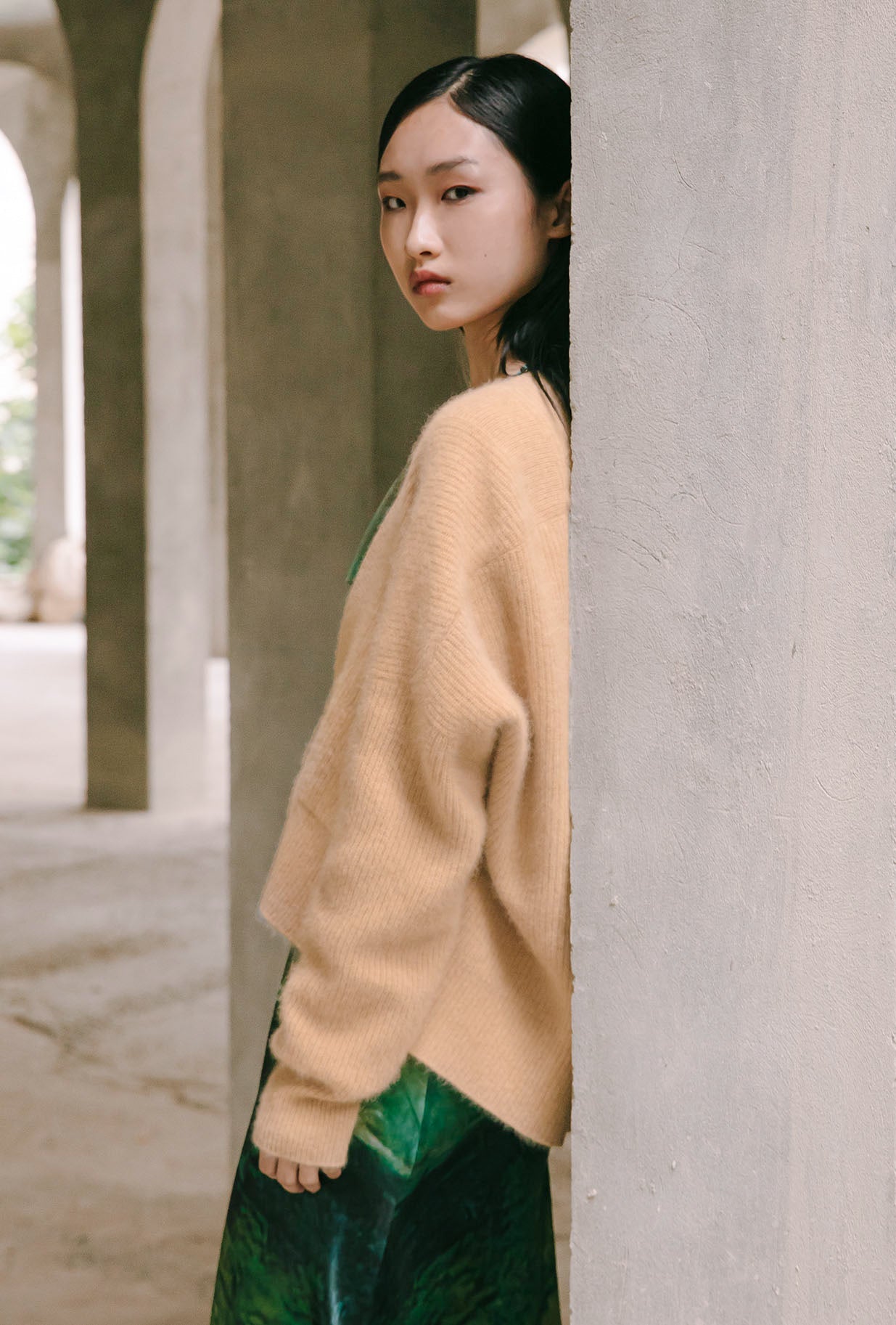Cardigan Cari - Beige : Cardigan beige doux, confortable et léger pour la détente Mes Demoiselles - Image 4