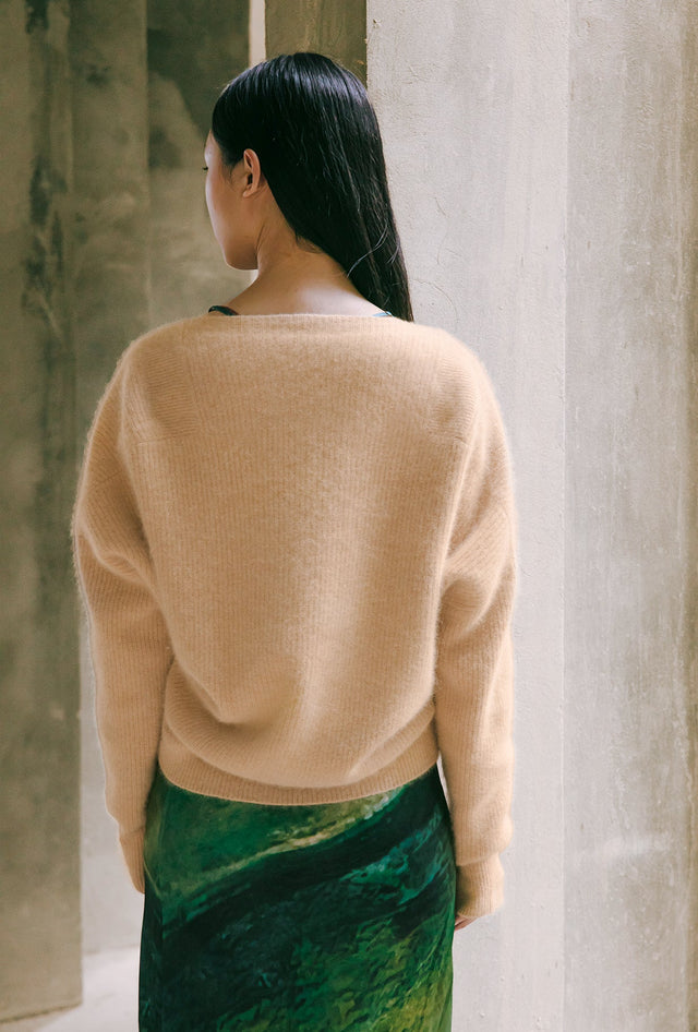 Cardigan beige doux, confortable et léger pour la détente - Pulls & gilets Mes Demoiselles - Image 2