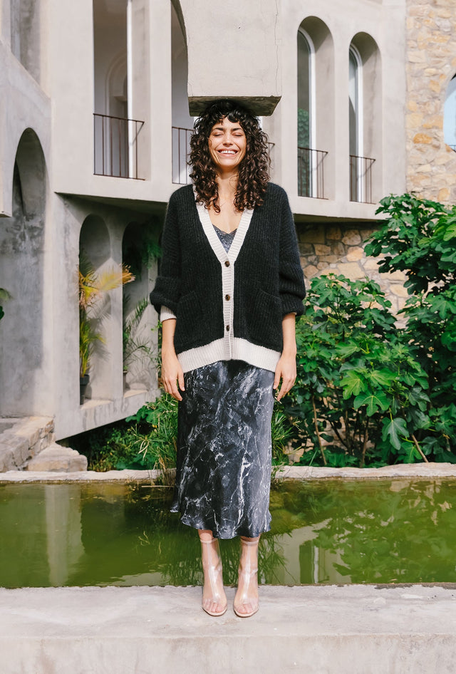 Cardigan épais noir/blanc, coupe décontractée, style collège chic - Pulls & gilets Mes Demoiselles - Image 1