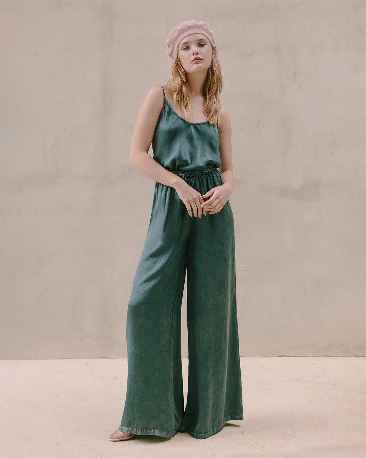 Pantalon fluide vert sapin, élégant et décontracté - Pantalons & combinaisons Mes Demoiselles - Image 1