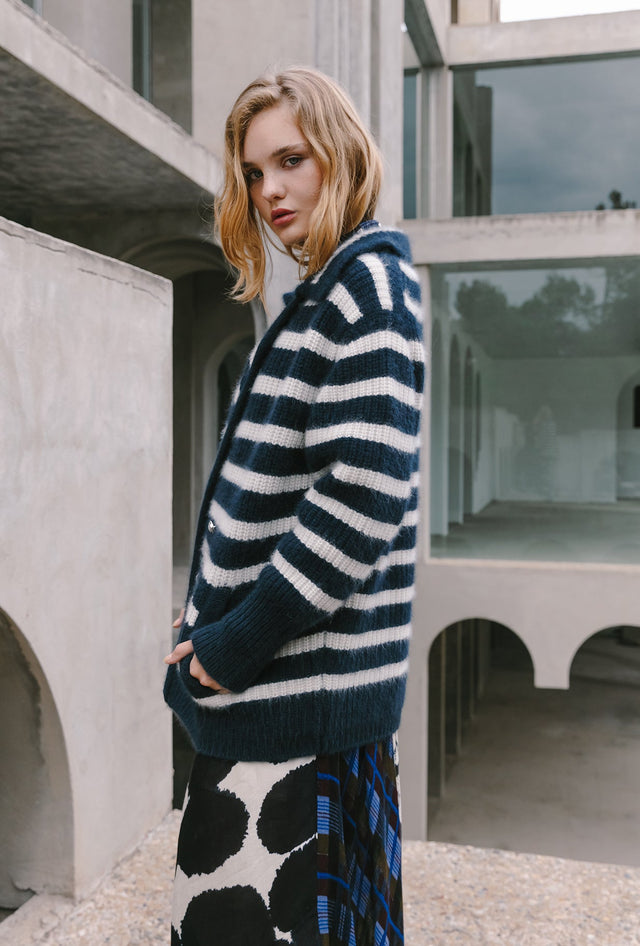 Cardigan rayé marin chic 100% Raccoon, luxueux et enveloppant - Pulls & gilets Mes Demoiselles - Image 2