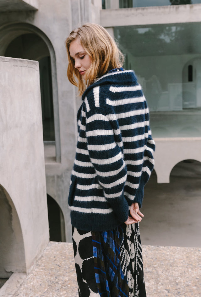 Cardigan rayé marin chic 100% Raccoon, luxueux et enveloppant - Pulls & gilets Mes Demoiselles - Image 3