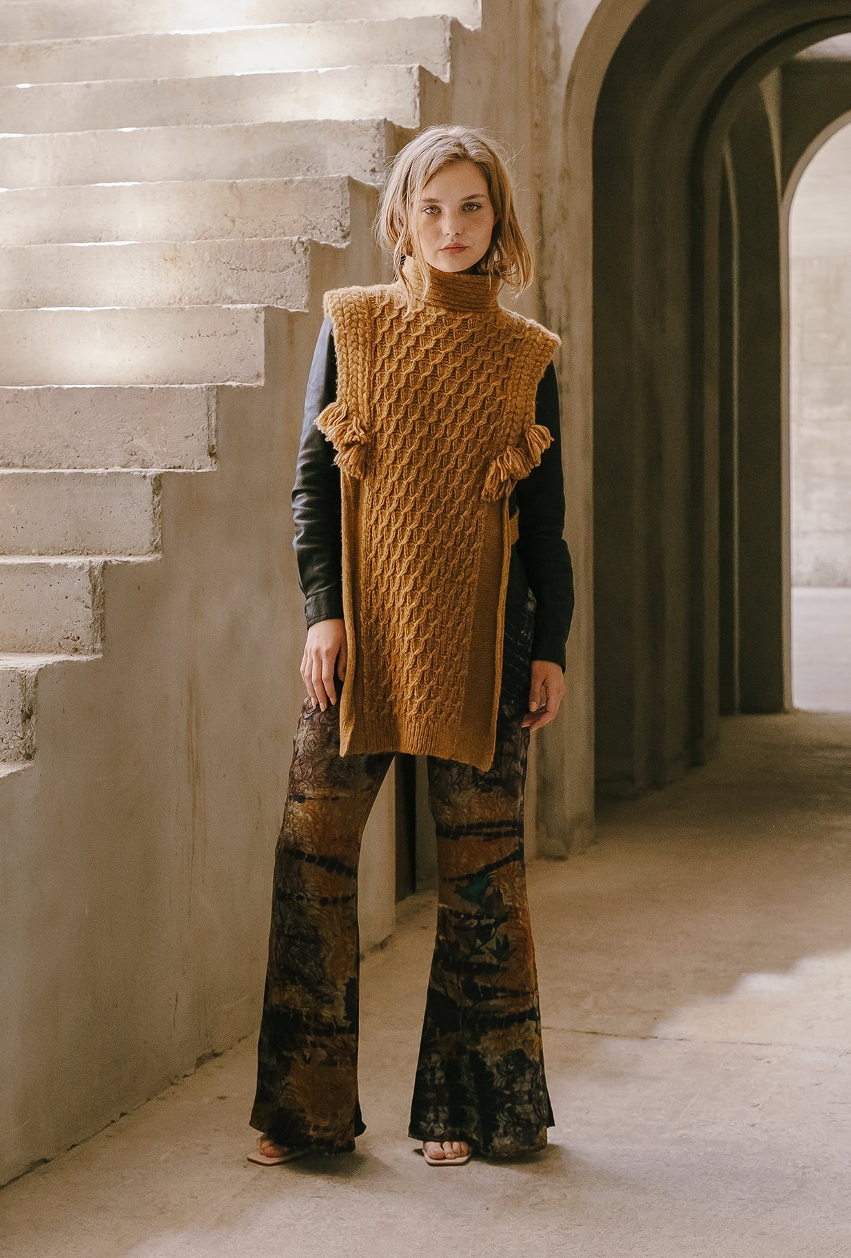 Maille beige épaisse, point écaille, col roulé, franges bohèmes - Manteaux & vestes Mes Demoiselles