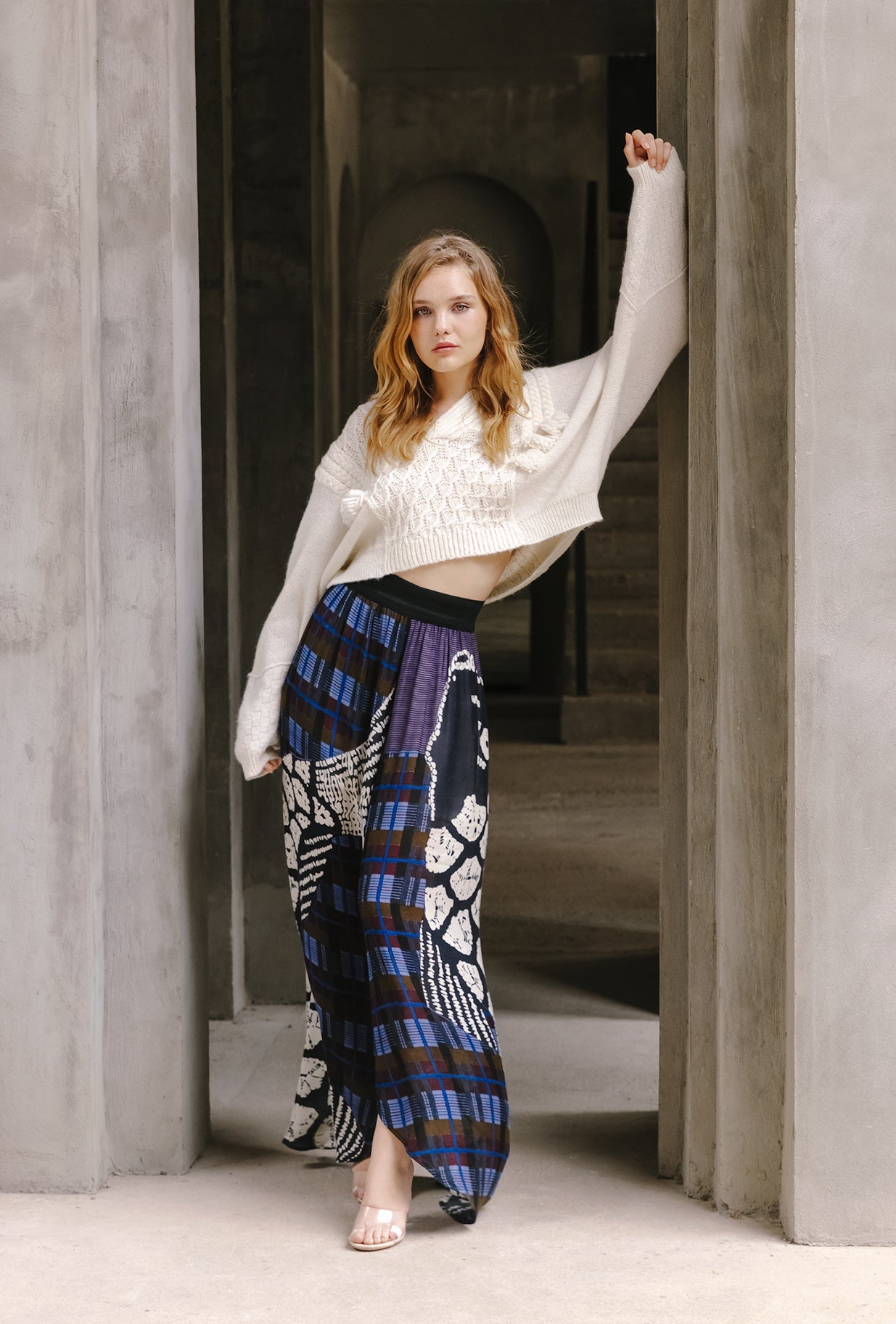 Pull hiver ivoire, col V, cropped, tresses, pompons - Pulls & gilets Mes Demoiselles