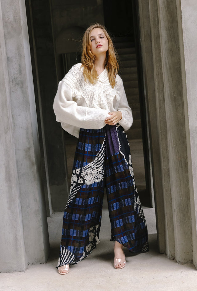 Pull hiver ivoire, col V, cropped, tresses, pompons - Pulls & gilets Mes Demoiselles - Image 1