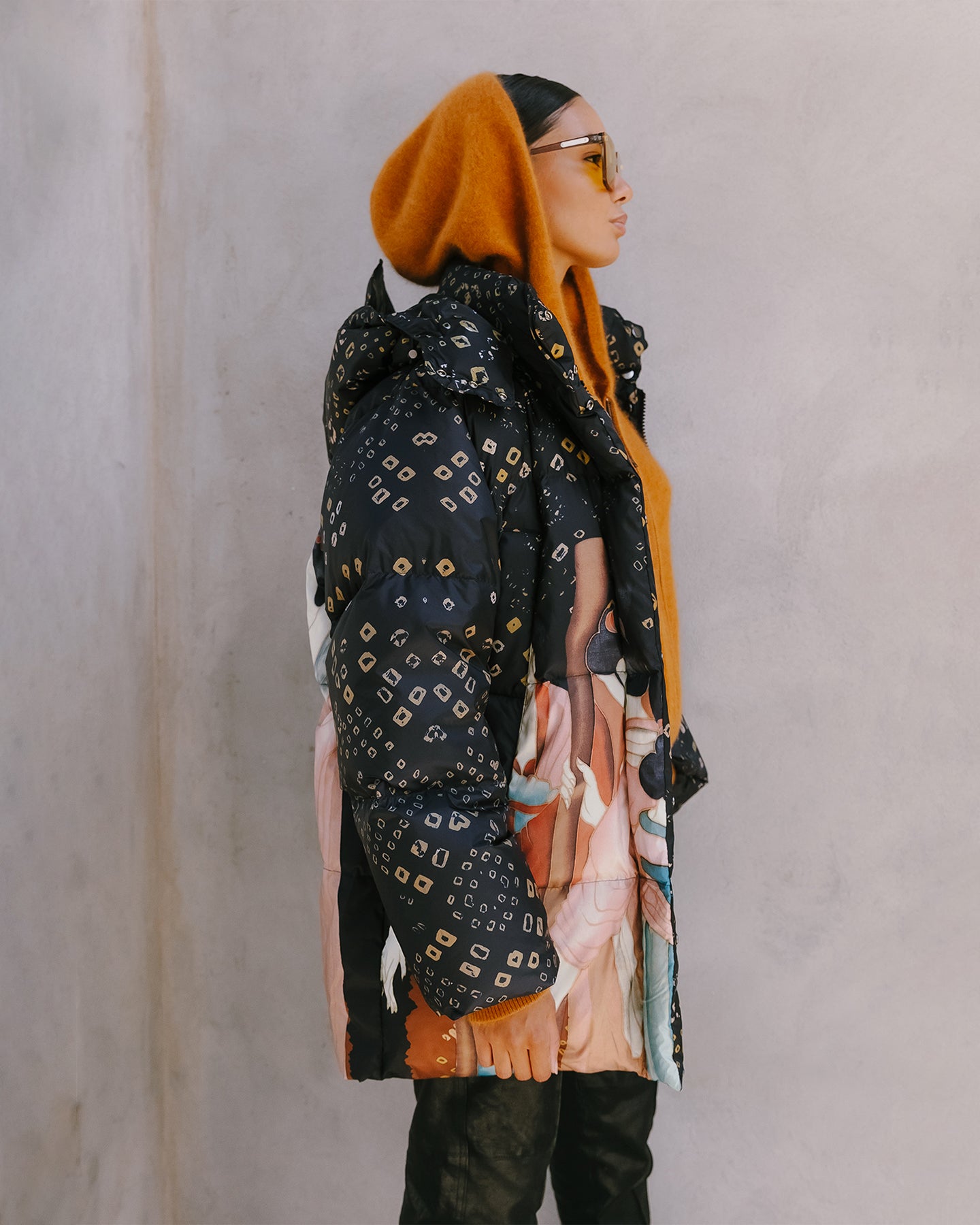 Manteau Mir - Indigo : Doudoune "Mir" chaude, chic, matelassée noire avec imprimé figuratif Mes Demoiselles